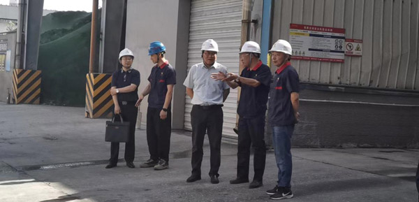 集團公司黨委委員、股份公司黨委書記、總經(jīng)理蔣培進到建材公司調(diào)...