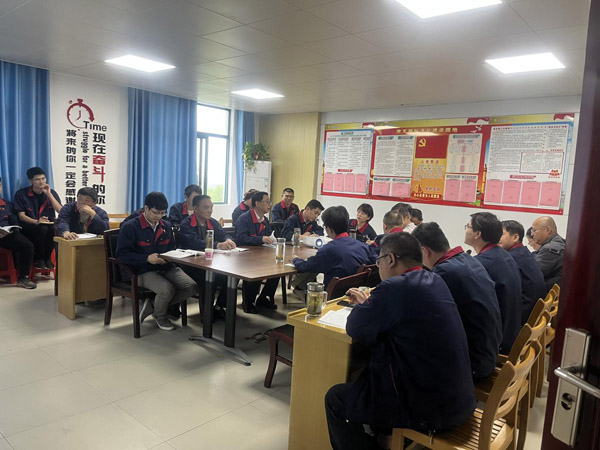 王伍升到建材研究室、建材公司調(diào)研